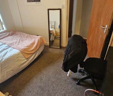 6 Bed - 9 Hessle Terrace, Hyde Park, Leeds - LS6 1EQ - Student - Photo 5