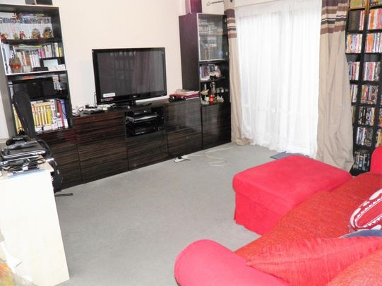 2 bedroom end of terrace house to rent - Photo 1