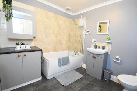 2 bedroom flat to rent - Photo 4