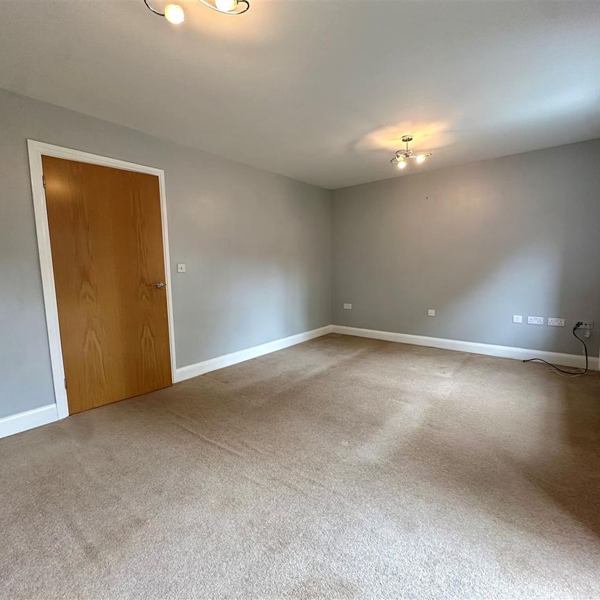 Cochran Avenue, Chippenham, SN15 - Photo 1