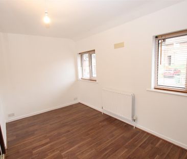 2 bedroom End Terraced to let - Photo 6