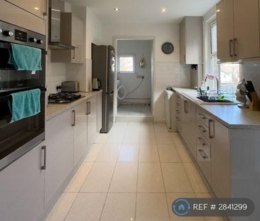 3 bedroom end of terrace house to rent - Photo 6