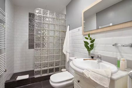 Carrer de Londres, Barcelona, Catalonia 08029 - Photo 4