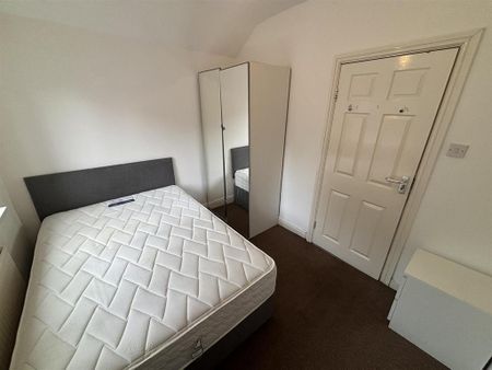 6 bedroom house to rent - Photo 2