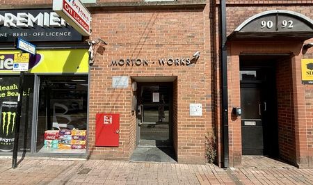 Fantastic modern 2 bed apartment in the City Centre - Photo 4