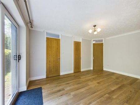 2 bedroom ground floor flat to rent - Photo 4