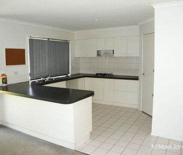 27 Rangeview Terrace, BULLEEN - Photo 6
