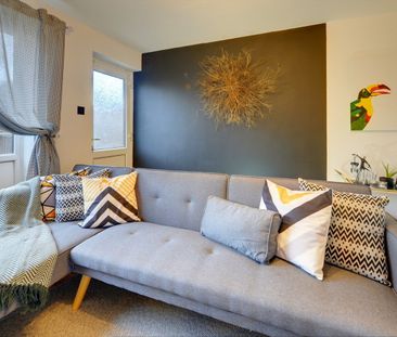 2 Bed Terraced House, Moorville Close, LS11 - Photo 2