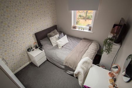 Westfield Court, Westfield Road, Hyde Park, LS3 1DL, Leeds - Photo 2