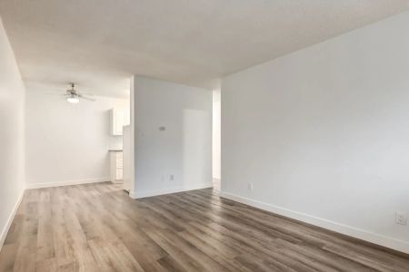 1 Bedroom - Photo 3