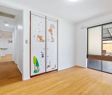 THORNLIE 4 x 2 IN GREAT LOCATION - Photo 5