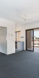 Stylish, Low-Maintenance Living Just Minutes from Redcliffe Waterfront - Photo 4