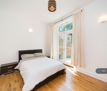 1 bedroom in a flat share to rent - Photo 5