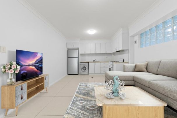 2 Bedroom Apartment with massive private courtyard - Photo 1