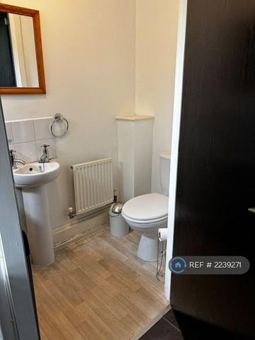 2 bedroom terraced house to rent - Photo 4