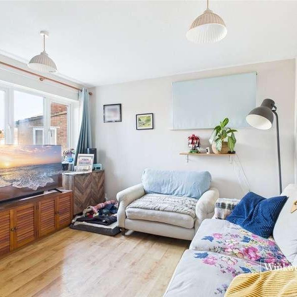 Walton Way, Newbury, Berkshire, RG14 - Photo 1