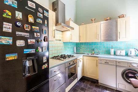 2 bedroom flat to rent - Photo 2