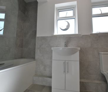 High Street, Snodland, London - Photo 6