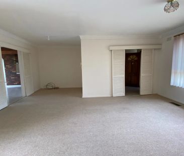 Ideally Located 3 Bedroom Family Home In Mt Waverley School Zone !!! - Photo 5