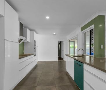 GREAT FAMILY FOREST LAKE HOME WITH POOL - Photo 3