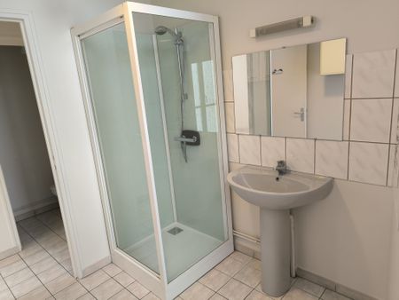 Location Appartement 3 pièces 52m² NEUVY SAUTOUR 89570 - Photo 4