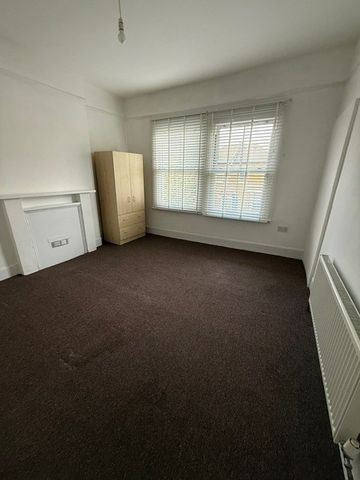 5 Bed Semi-Detached House, Byrne Road, SW12 - Photo 5