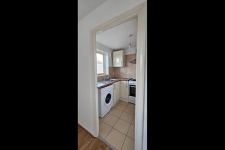 1 Bed Flat, Stratford, E15 - Photo 3