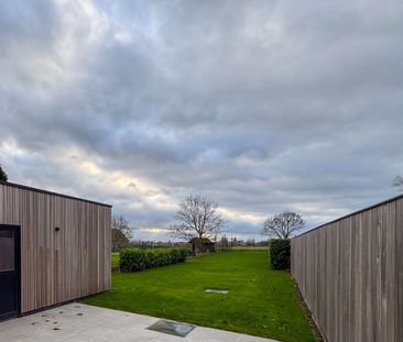 Volledig gerenoveerde woning met 3 slaapkamers, carport en tuin. - Foto 1