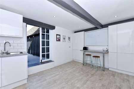 A spacious two bedroom apartment set over two floors and only 0.2 miles from the Marlow High Street - Photo 5