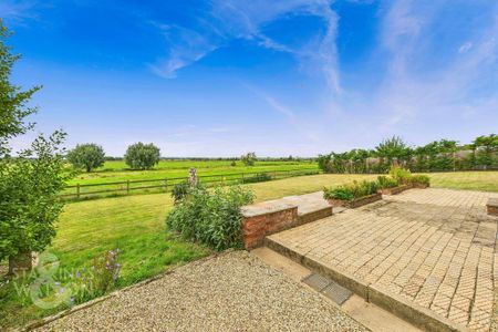 4 bedroom detached house to rent - Photo 2