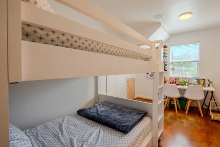 4725 Strathcona Road, North Vancouver (TOP LEVELS) - Photo 4