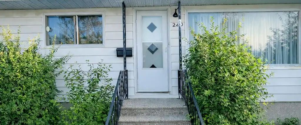 Bright Private Room – Prime NW Calgary, Steps to U of C & Parks — 1 Bedroom Room For Rent - Photo 1