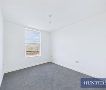 3 bedroom Flat To Let - Photo 5
