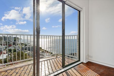Newly Renovated Top Floor Apartment with Breathtaking Water Views - Photo 2