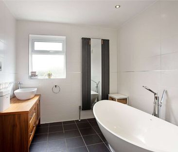 A beautifully presented, semi-detached three/four bedroom family home. - Photo 6