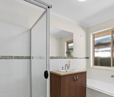 Perfect Family Living – Modern Comfort & Easy Care - Photo 5