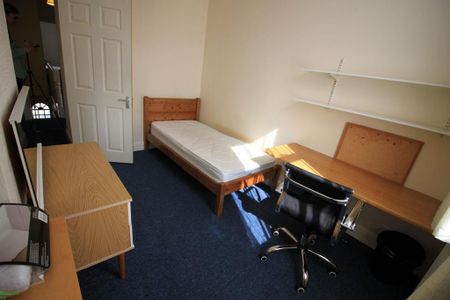 4 bedroom terraced house to rent - Photo 4