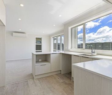 Welcome to your new home in Greenhill, one of Hamilton’s most covet... - Photo 2