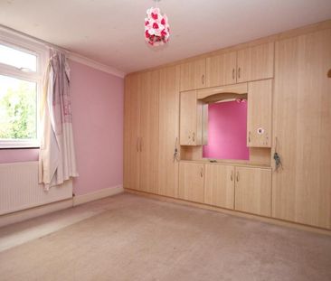 4 bedroom semi-detached house to rent - Photo 4