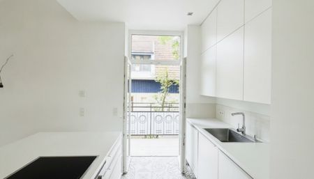 TOP SANIERTE ALTBAUWOHNUNG MIT 2 BALKONEN UND GARTENMITBENÜTZUNG - Photo 2