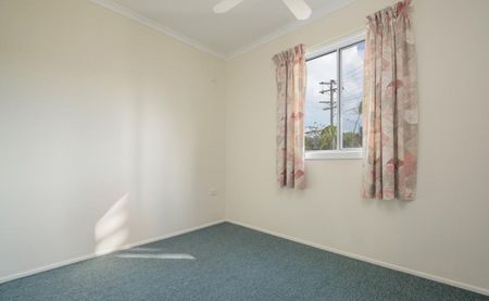 THIS CHARMING 4 BEDROOM HOME IS CLOSE TO SHOPS, TRANSPORT AND LOCAL SCHOOLS! - Photo 3