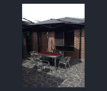 Elegant 4 Bedroom Residence - Photo 1