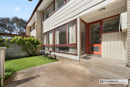 Neat 3 Bedroom Home - Photo 3