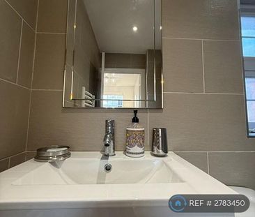 1 bedroom in a house share to rent - Photo 6