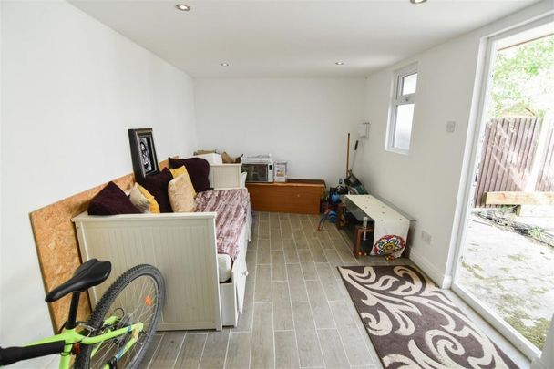3 Bed Terraced House, Southbrook Road, SW16 - Photo 1
