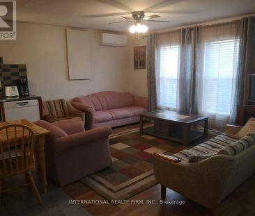 1027 FERRIER AVENUE - Photo 1