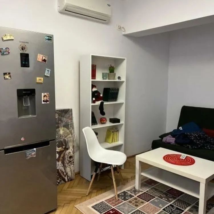 Apartament 2 camere ultracentral, mobilati utilat,et.1 ,47mp utili,vedere spate. - Fotografie 1