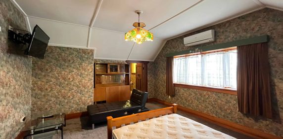 Fully Furnished Ensuite Room on London St - Photo 2