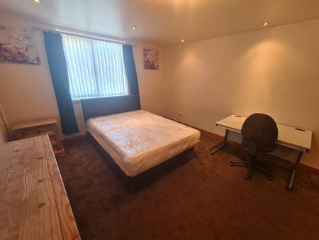 6 Bed - 27 Regent Terrace, Hyde Park, Leeds - LS6 1NP - Student - Photo 4