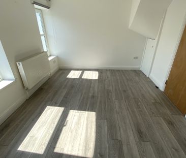 £950 PCM, Recently Refurbished Two Bedroom Duplex with Garden in No... - Photo 3